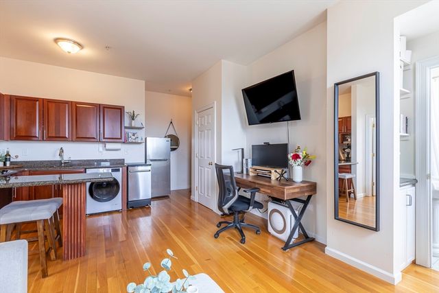 483 Beacon St 76, Boston, MA 02115