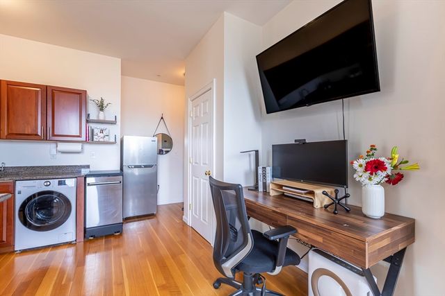 483 Beacon St 76, Boston, MA 02115