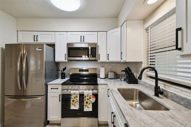6551 S WEST SHORE CIRCLE, Tampa, FL 33616