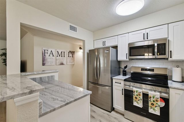 6551 S WEST SHORE CIRCLE, Tampa, FL 33616