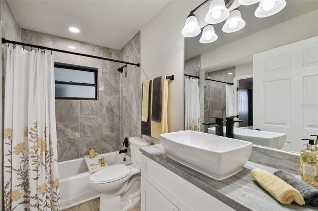 6551 S WEST SHORE CIRCLE, Tampa, FL 33616