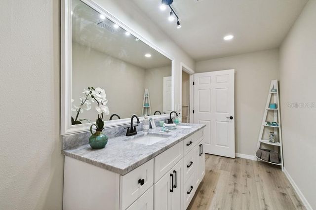 6551 S WEST SHORE CIRCLE, Tampa, FL 33616