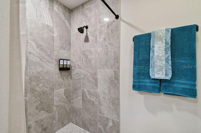 6551 S WEST SHORE CIRCLE, Tampa, FL 33616