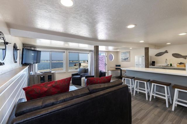 1500 Wharf Road 12, Capitola, CA 95010