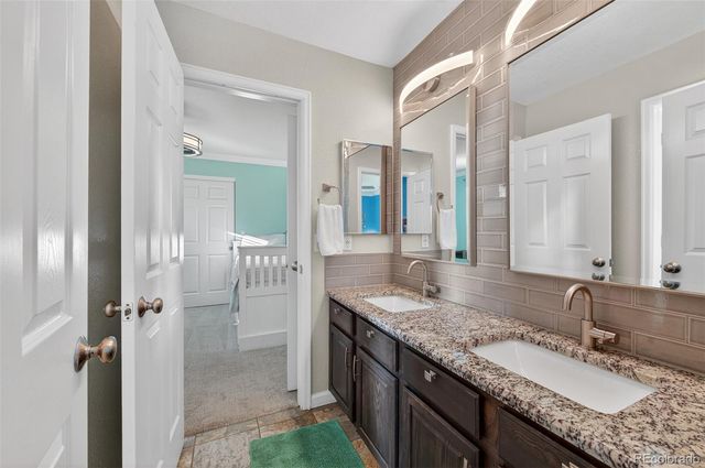 26201 E Davies Drive, Aurora, CO 80016