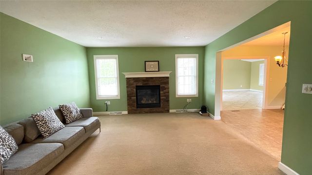 2906 N BIRCH Run, Erie, PA 16506