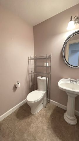 2906 N BIRCH Run, Erie, PA 16506