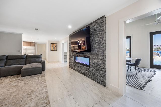 423 Caviar Drive, Fort Walton Beach, FL 32548