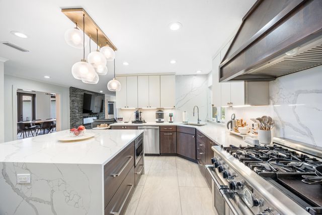 423 Caviar Drive, Fort Walton Beach, FL 32548