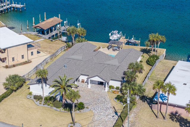423 Caviar Drive, Fort Walton Beach, FL 32548