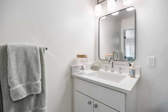 423 Caviar Drive, Fort Walton Beach, FL 32548