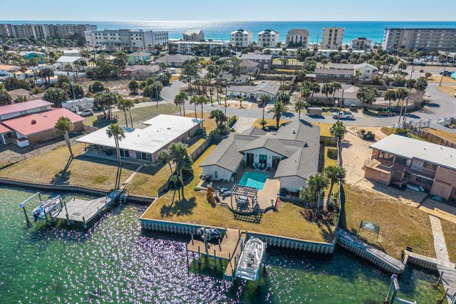 423 Caviar Drive, Fort Walton Beach, FL 32548