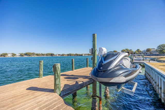 423 Caviar Drive, Fort Walton Beach, FL 32548