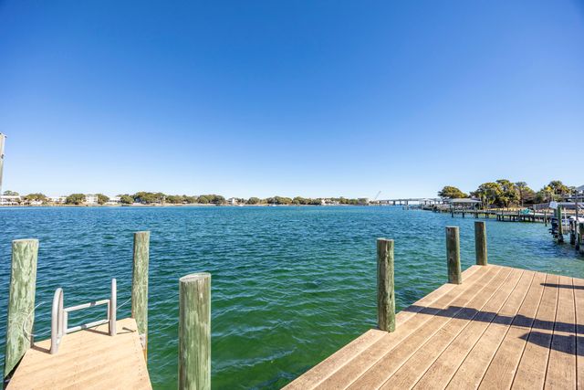 423 Caviar Drive, Fort Walton Beach, FL 32548