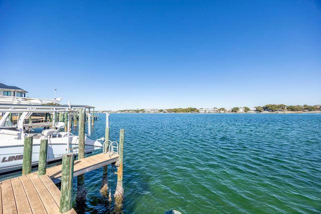 423 Caviar Drive, Fort Walton Beach, FL 32548