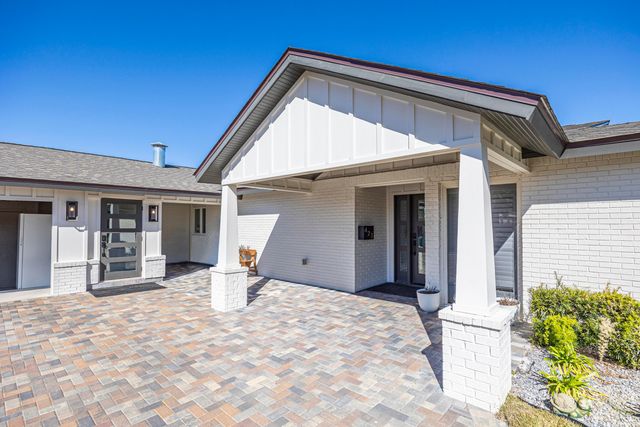 423 Caviar Drive, Fort Walton Beach, FL 32548