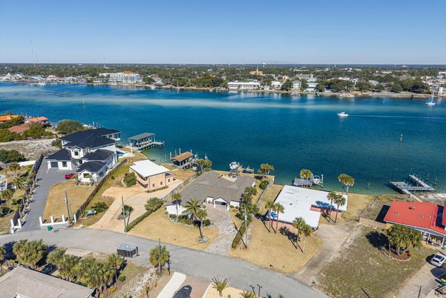 423 Caviar Drive, Fort Walton Beach, FL 32548