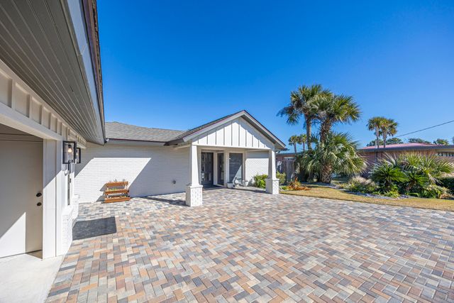 423 Caviar Drive, Fort Walton Beach, FL 32548
