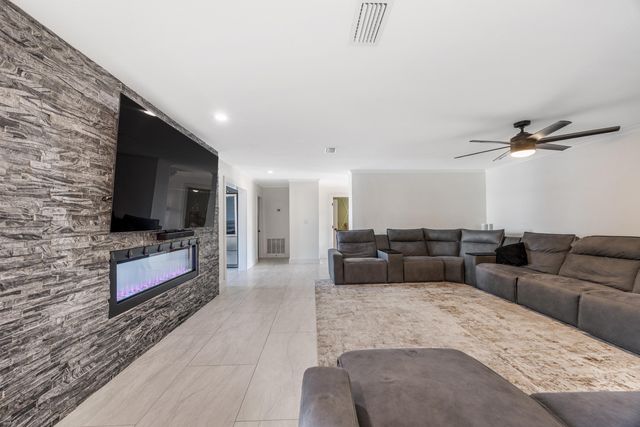 423 Caviar Drive, Fort Walton Beach, FL 32548