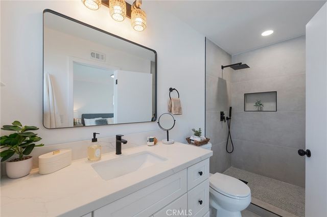 1018 N Wright, Santa Ana, CA 92701