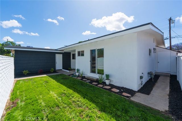 1018 N Wright, Santa Ana, CA 92701