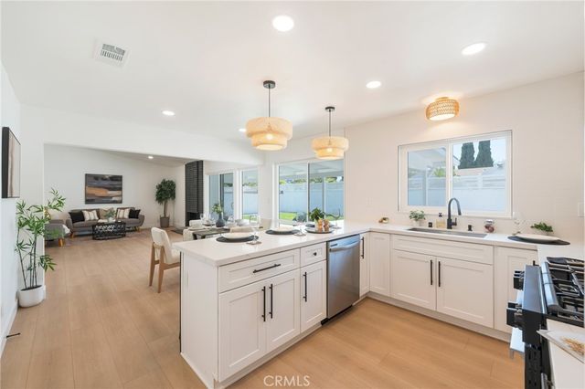 1018 N Wright, Santa Ana, CA 92701