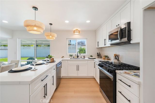 1018 N Wright, Santa Ana, CA 92701