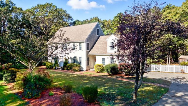 16 Cedar Street, Mashpee, MA 02649