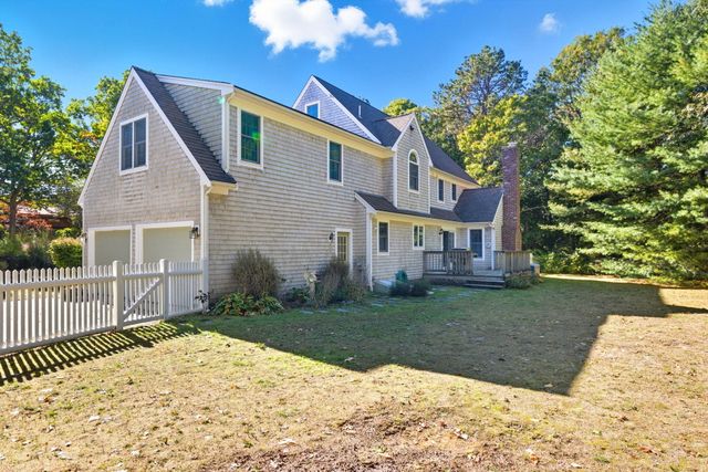 16 Cedar Street, Mashpee, MA 02649