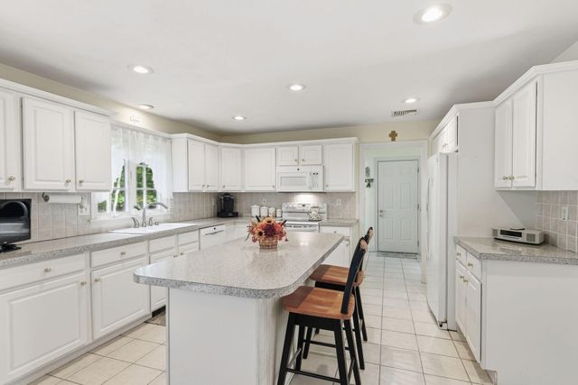 16 Cedar Street, Mashpee, MA 02649