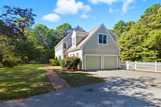16 Cedar Street, Mashpee, MA 02649