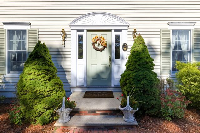 16 Cedar Street, Mashpee, MA 02649