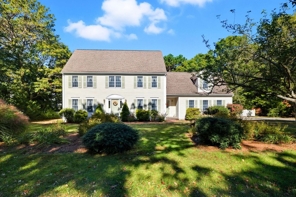 16 Cedar Street, Mashpee, MA 02649