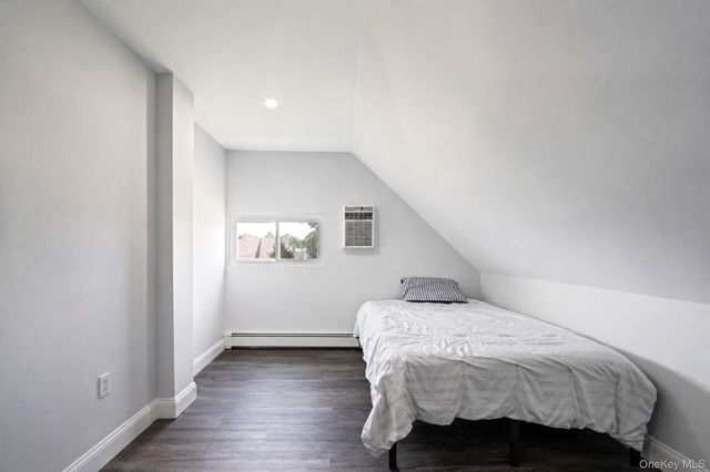 90 Twin Lane N, Wantagh, NY 11793