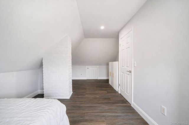 90 Twin Lane N, Wantagh, NY 11793