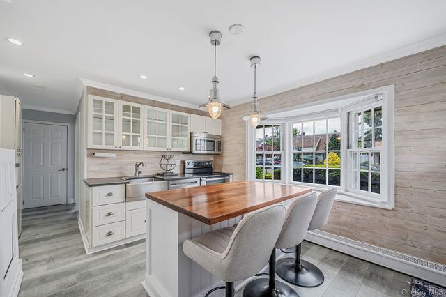 90 Twin Lane N, Wantagh, NY 11793