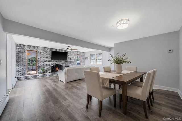 90 Twin Lane N, Wantagh, NY 11793