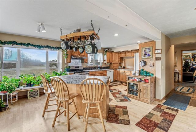 2489 10 Mile Road, Sparta, MI 49345