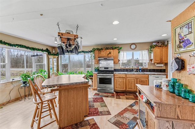 2489 10 Mile Road, Sparta, MI 49345