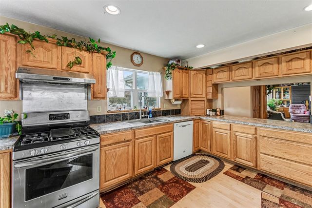 2489 10 Mile Road, Sparta, MI 49345