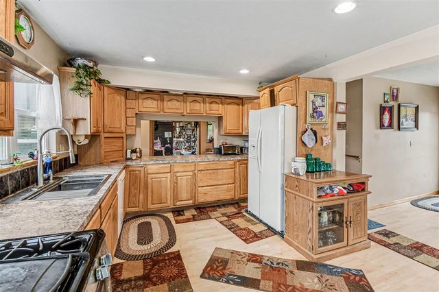 2489 10 Mile Road, Sparta, MI 49345