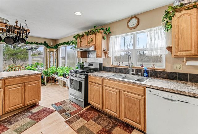 2489 10 Mile Road, Sparta, MI 49345