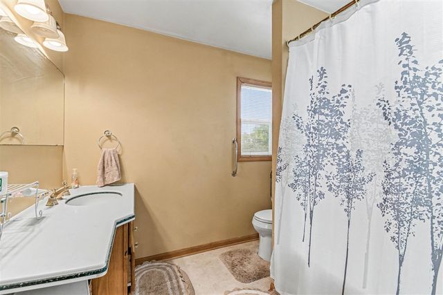 2489 10 Mile Road, Sparta, MI 49345