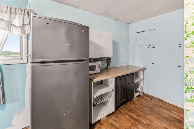 2489 10 Mile Road, Sparta, MI 49345