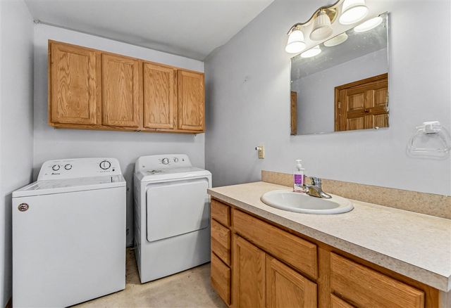 2489 10 Mile Road, Sparta, MI 49345