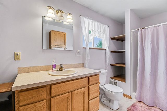 2489 10 Mile Road, Sparta, MI 49345