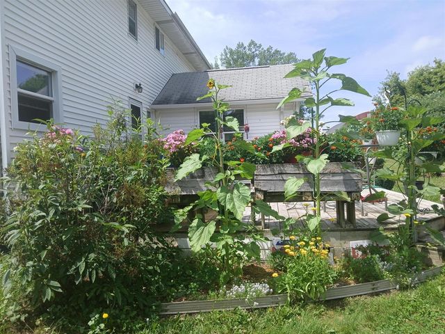 2489 10 Mile Road, Sparta, MI 49345