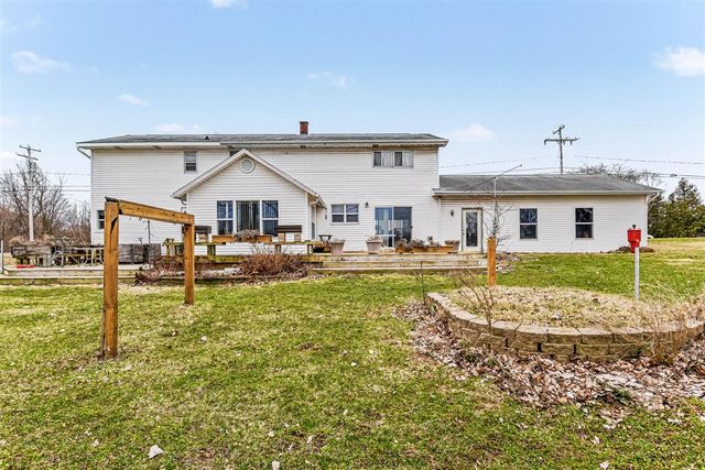 2489 10 Mile Road, Sparta, MI 49345