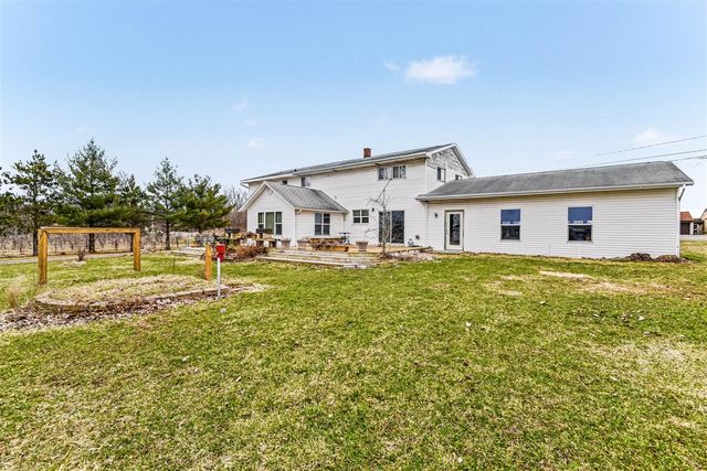 2489 10 Mile Road, Sparta, MI 49345