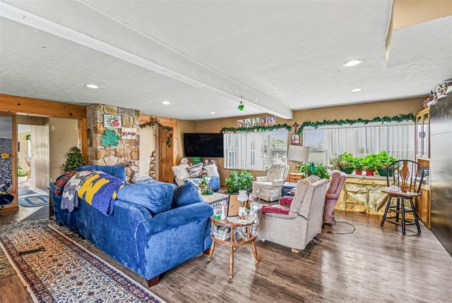 2489 10 Mile Road, Sparta, MI 49345